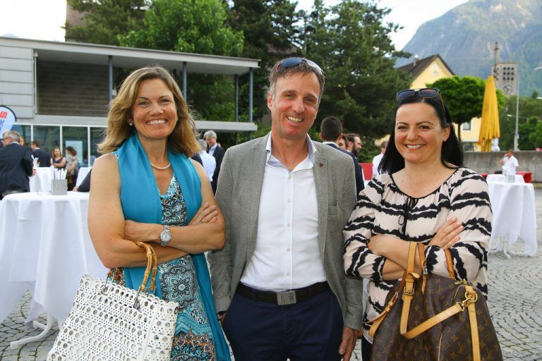 Petra und Daniel Waltle mit Veronique Strabler (v. l.).