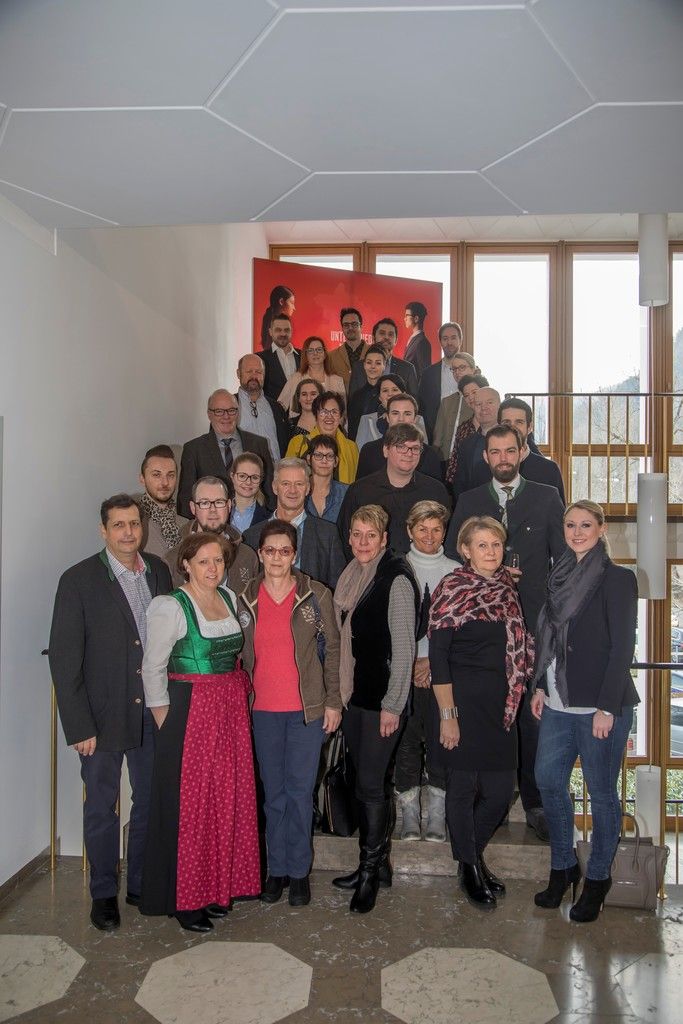 Pioniere: Mitarbeiter und Arbeitgeber aus dem Tourismus bei der erstmaligen Verleihung der „Great Place to work“-Zertifikate.VN/Paulitsch