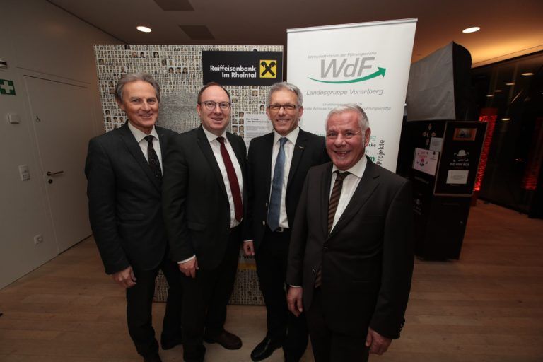 Raiba-Vorstände Wolfgang Zumtobel (l.) und Gernot Erne sowie Udo Rainer und WdF-Chef Michael Walser.