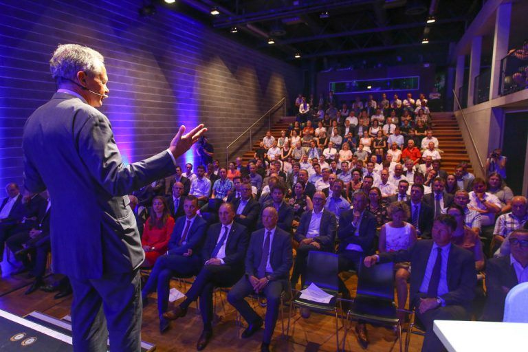 Referent der Veranstaltungsreihe „Unternehmer sein heute“ bei der 78. Ausgabe in der Remise Bludenz war Andreas Treichl, CEO Erste Group. Fotos: VN/Hofmeister