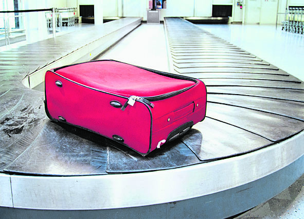 Reisegepäck versichern. Bei der Versicherung auf die Höchstgrenze und auf Ausschlüsse achten. Verschwindet das Gepäck, sofort bei der Fluglinie oder am Lost&Found-Schalter reklamieren.