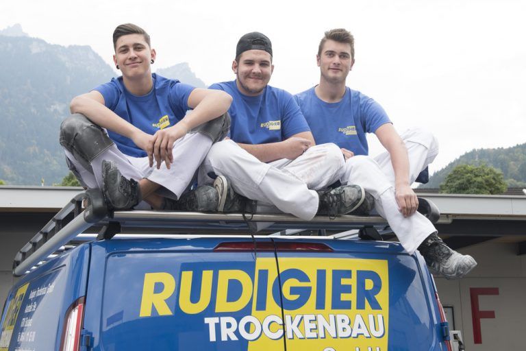 Rudigier trockenbau Drei Lehrlinge haben beim größten Trockenbauer Vorarlbergs in Bludenz die Herausforderung angenommen und erlernen den Lehrberuf Stuckateur und Trockenbauer.