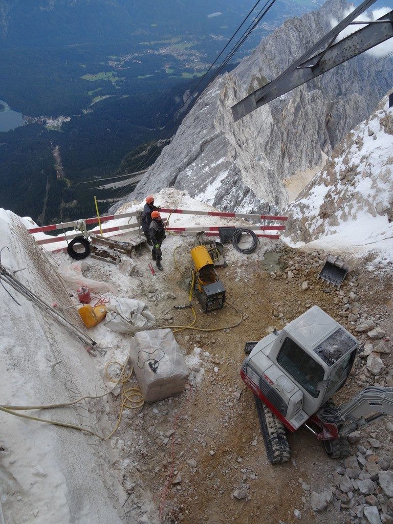 Rufus Bertle und sein Team haben über Monate hinweg die Bodenbeschaffenheit auf der Zugspitze analysiert.