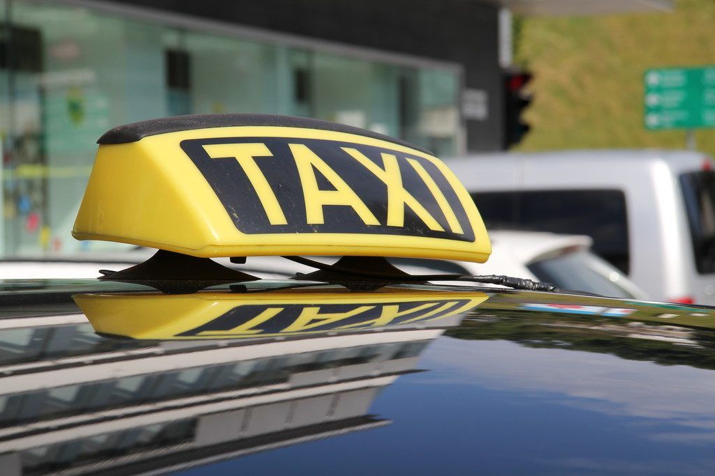 Kampf gegen illegale Taxis: Daran erkennt man ein &#8220;echtes&#8221; Taxi