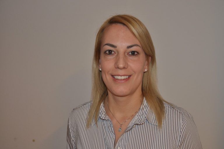 Sabrina Denz, Administration und BackofficeIch bin Buchhalterin und habe vor zwei Jahren in die Firma meines Mannes gewechselt. Wir können nun gemeinsam unser Unternehmen weiterentwickeln.