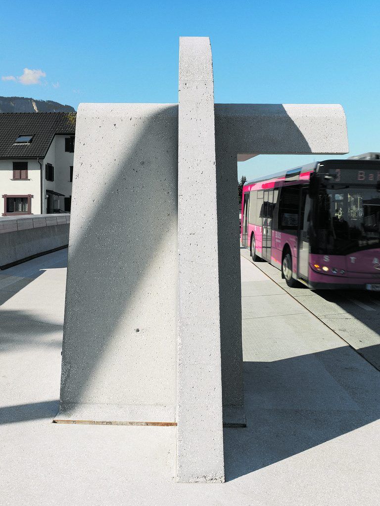 Sämtliche Haltestellen aus dem Umkreis von 200 Metern wurden auf die Sägerbrücke verlegt, sodass neben dem Dornbirner Bahnhof ein neuer Verkehrsknotenpunkt entsteht.