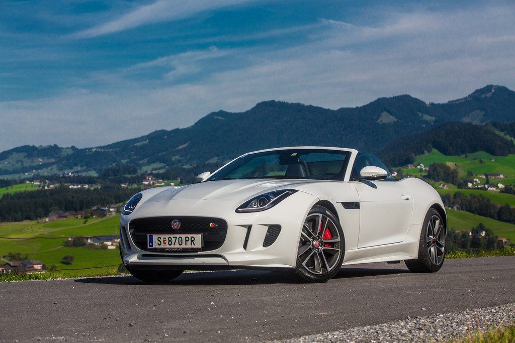 Jaguar kann auch so: Laut und ziemlich böse steht der F-Type für höchsten Fahrspaß.