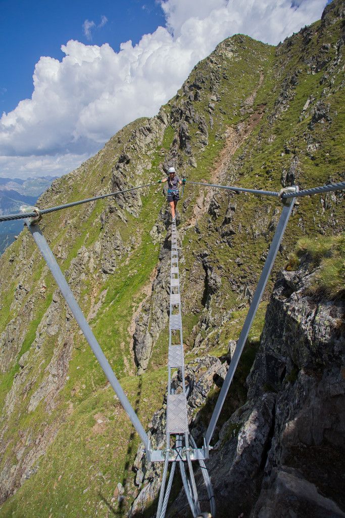 Schritt für Schritt: Die Hängebrücke ist etwas für Wagemutige.