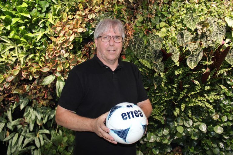 Seit vier Jahren leitet Christoph Neyer nun das Schulsportreferat und ist im OK-Team beim Landesfinale der Fußball-Schülerliga. Foto: WAM