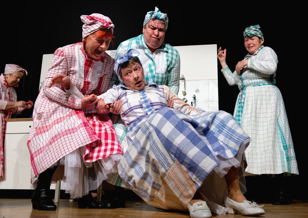 Herz- und hirnerfrischendes  Seniorentheater „mittendrin“