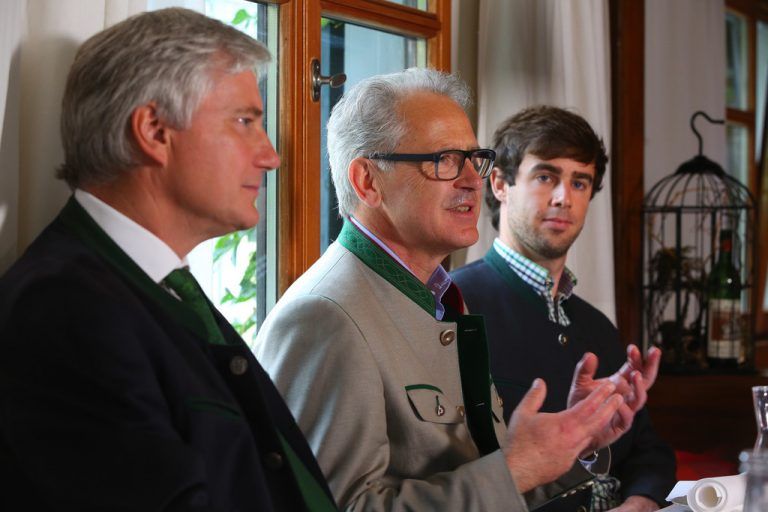 Sepp Bayer, Christof Germann und Gernot Heigl (v.l.) präsentierten die Vorhaben der Jägerschaft. Foto: VN/Hofmeister