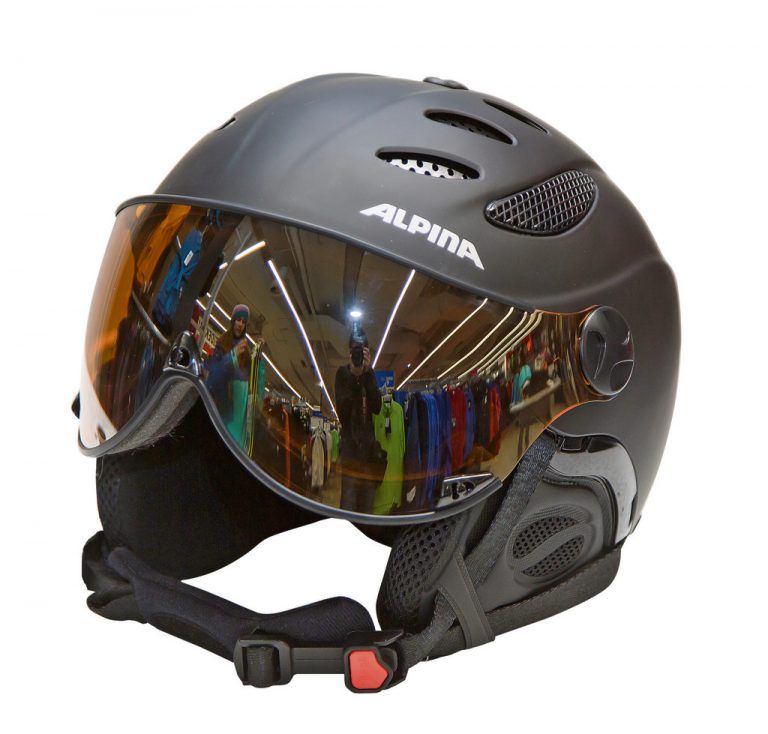 Sicher: Skihelm von Alpina Jump mit integriertem Visier. Erhältlich bei Hervis um 59,60 €.