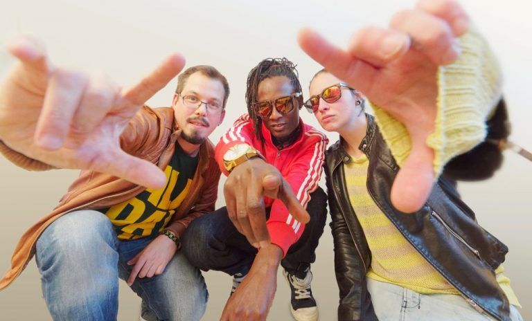 Sie sorgen heute für brennende Fußsohlen: Pitika Nation geben beim poolbar-Festival ein Gratiskonzert.foto: pitika Nation