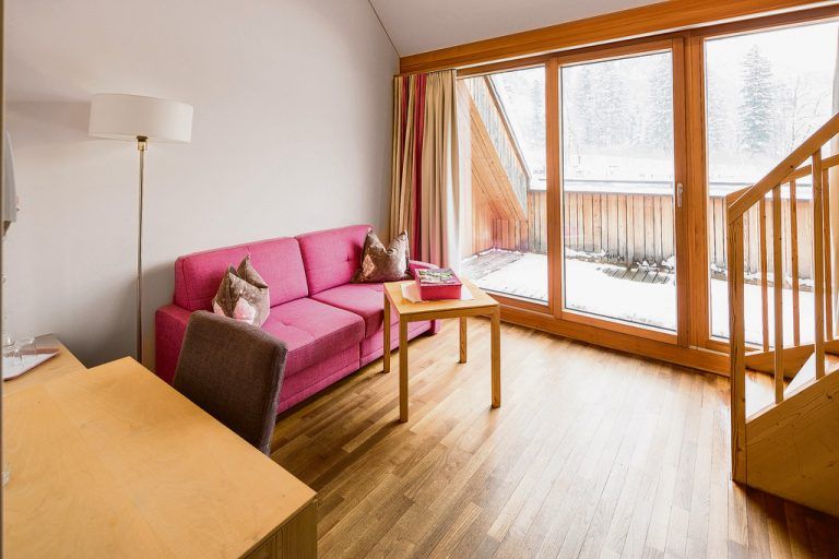 Sieben der insgesamt 37 Zimmer des Hotel Traube sind im Trakt von 2007 unter dem spitzen Giebeldach eingerichtete Maisonetten. Oben wird geschlafen, unten gewohnt.