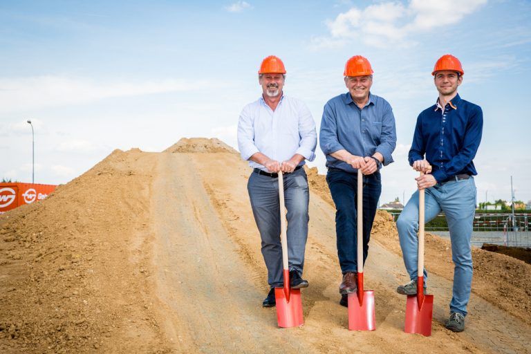 Spatenstich in Jenec (v.l.): Landesleiter Harald Prohaska, Regionalleiter Nord Reinhold Grasser, Niederlassungsleiter Karel Šindelá. Foto: GW
