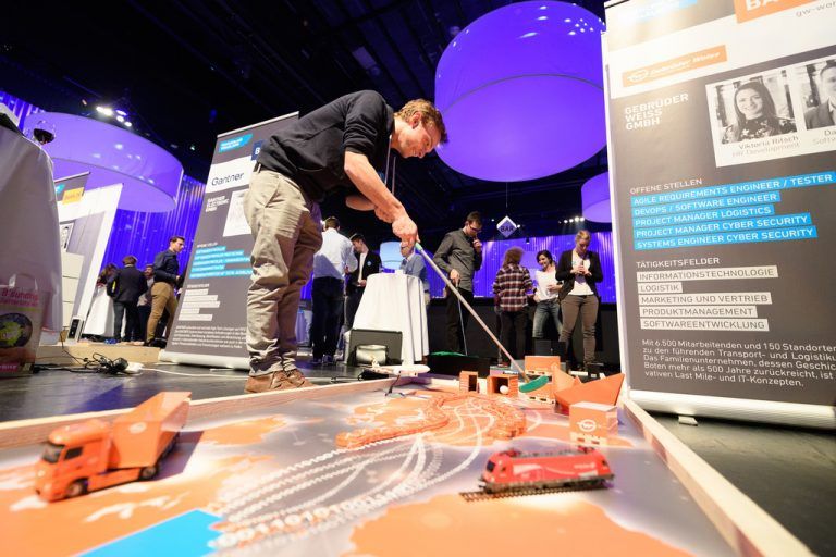 Sportlich mehr über das Angebot Vorarlberger Firmen zu erfahren, begeisterte die Vorarlberger Studierenden. M. Rhomberg