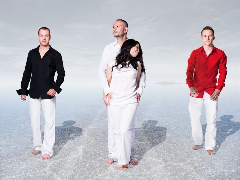 The Wave Quartet wurde 2008 von Bogdan Bacanu gegründet. Vier Künstler am Marimaphon – Bogdan Bacanu, Christoph Sietzen, Vladi Petrov und Emiko Uchiyama – begeistern das Konzertpublikum weltweit.Menie Weissbacher