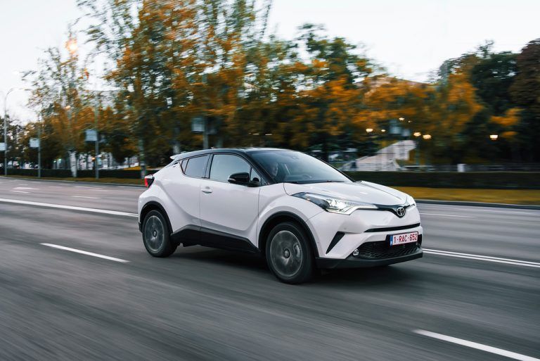 Toyota feilte mit dem C-HR kräftig am eigenen Image. Der urbane Crossover ist 99 oder 116 PS stark. Der Einstiegstarif für den schicken Bestseller: 22.220 Euro.