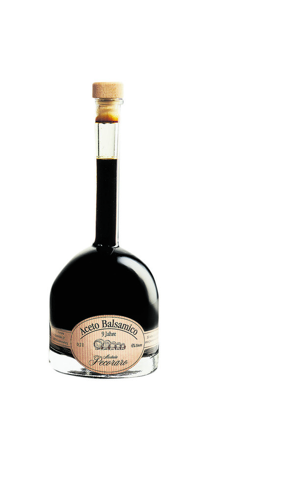 Tradizionale Der aus Bludenz stammende Tenor Herwig Pecoraro bezaubert nicht nur mit seiner Stimme, auch sein Aceto Balsamico lässt Feinschmecker jubeln. Erhältlich u. a. bei Pilz Lenz in Wolfurt.