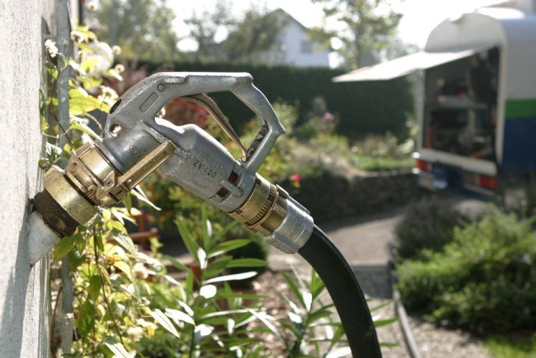 Trotz hoher Ölheizungsdichte liefern Energiehändler immer weniger Heizöl an die Kunden. Foto: Shourot