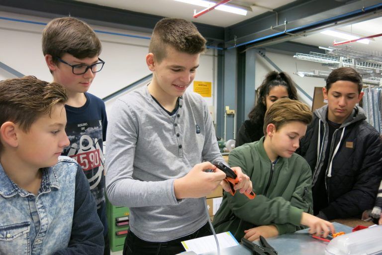 Über 170 Schüler der Lustenauer Mittelschulen besuchten den zehnten Karrieretag Industrie.  Marketing Lustenau