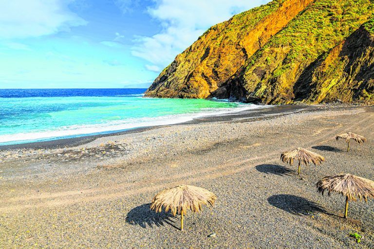 Überall entlang der Küste von La Gomera findet man Buchten und Strände.