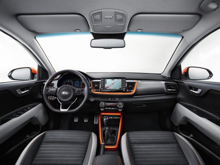 Übersichtliches Cockpit-Styling, das mitFarb-Dekor bunt gemacht werden kann.