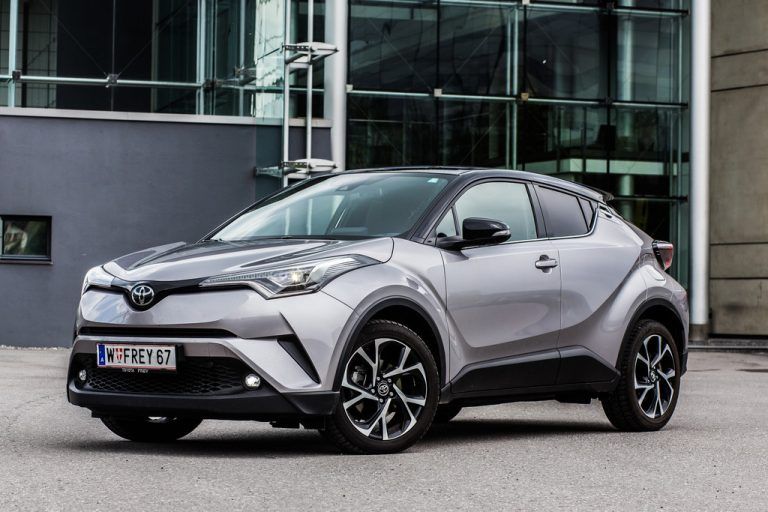 Unauffällig sein? Das ist nicht seine Sache: Der neue Toyota C-HR ist alles außer gewöhnlich und ein echter Blickfang. Fotos: VN/Steurer