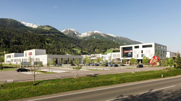 Unternehmenszentrale des international erfolgreichen Waffelproduzenten in Unterinn am Ritten. Foto: Schweighofer