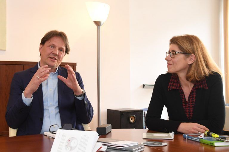 Veränderungsexperte Hans-Joachim Gergs und Astrid Kühn-Ulrich (wikopreventk) im VN-Gespräch. VN/Lerch