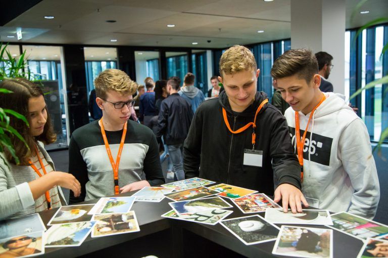 Verschiedene Spiele und Gruppenarbeiten erwarteten die Lehrlinge.