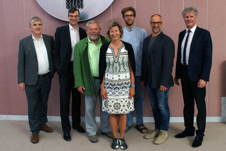 Vertreter der Oberschwabenklinik, der Ravensburger Politik sowie Vertreter aus Vorarlberg beim Gedankenaustausch.
Foto: VLK