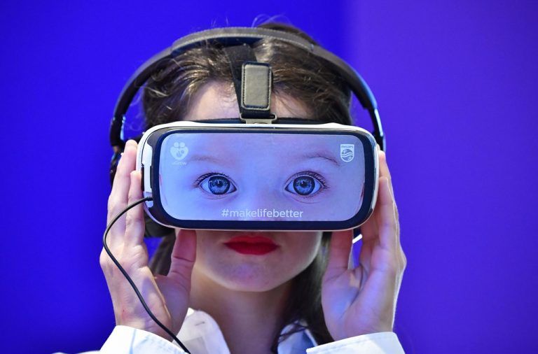 Virtual-Reality-Brillen entführen auf der IFA in neue Welten.