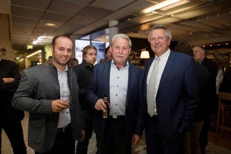 V.l.: Savas Tip und Walter Maier (Mazda Maier, Götzis) mit dem langjährigen Mazda-Österreich-Chef und Referenten Günther Kerle.