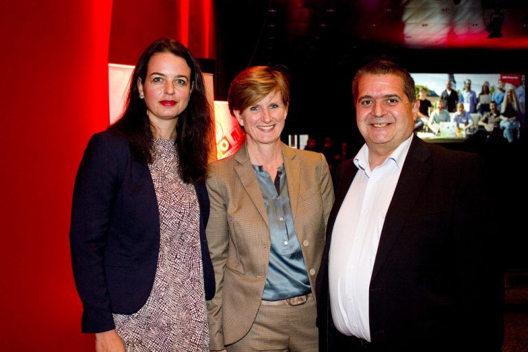VN-Wirtschaftsredakteure: Hanna Reiner und Andreas Scalet mit Sabine Tichy-Treimel