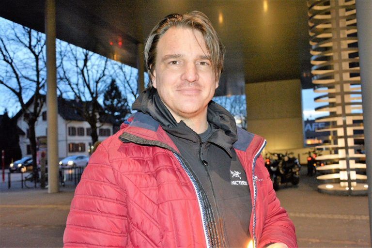 Vom wirtschaftlichen Standpunkt betrachtet entstehen bei den vielen Behandlungen in Innsbruck weit höhere Kosten als in Dornbirn. Vom gesundheitlichen: Das Umfeld der Familie fördert den Heilungsprozess. Martin Ohrmeier, Dornbirn