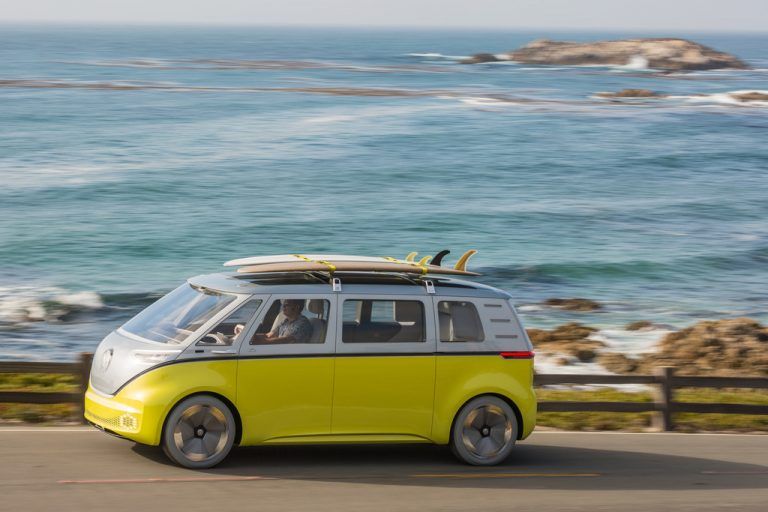 VW baut den E-Bulli in Serie. Marktstart ist 2022.