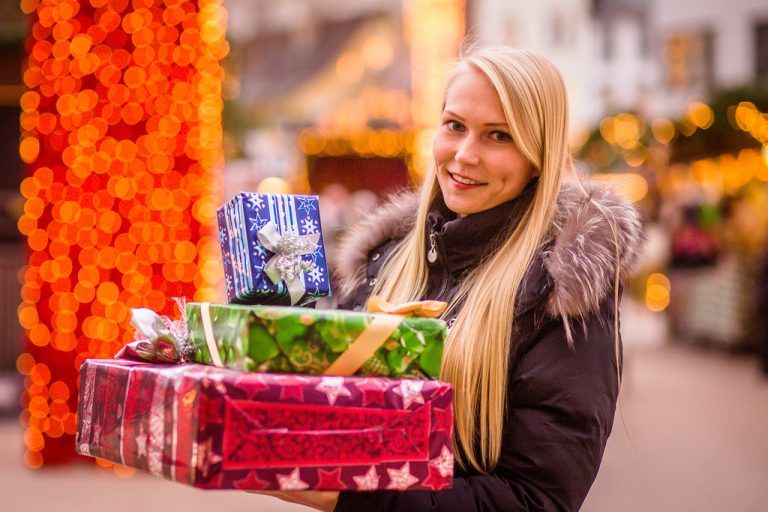 Während sich viele Konsumenten noch informieren, hat Lilia aus Schwarzach bereits viele Geschenke gekauft. Foto: VN/Steurer