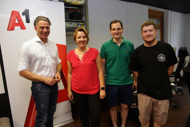 Andreas Berlinger (A1 eSports Team), Bürgermeisterin Andrea Kaufmann, Stadtrat Julian Fässler und WAG-Obmann Hanno Loacker. WAG