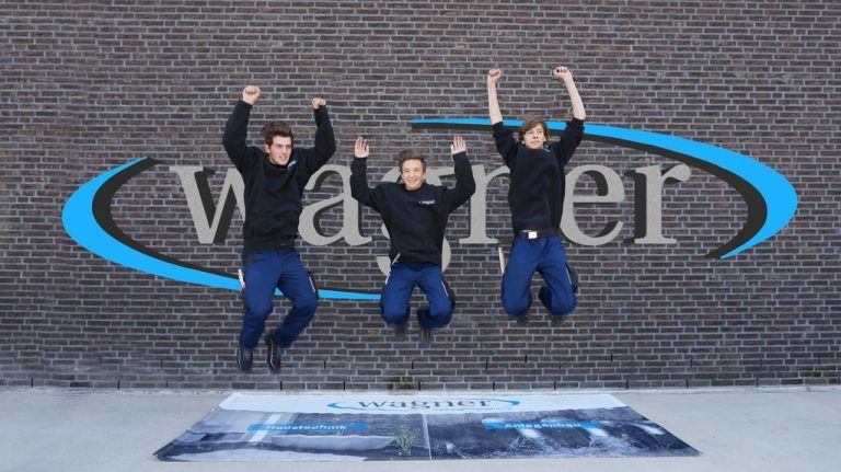wagner Das Familienunternehmen freut sich über drei neue Lehrlinge. Tobias, Pascal und Kevin haben sich für eine Ausbildung zum Installations- und Gebäudetechniker entschieden. Insgesamt absolvieren derzeit 11 Jugendliche ihre Ausbildung.