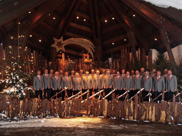 Weihnachtliche KlängeMit dem Adventkonzert der Trachtenkapelle Riezlern wird in der Pfarrkirche der Walser Adventszauber angestimmt. Ein weiterer Ohrenschmaus ist das Vier-Chöre-Singen am 9. Dezember.