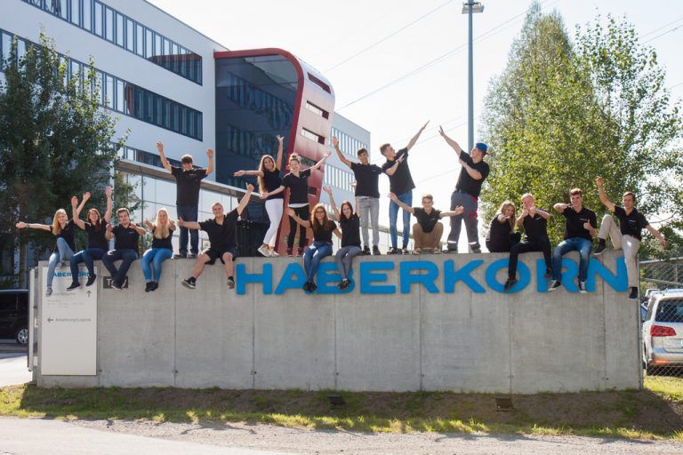 Wenn das kein Grund für gute Laune ist: Haberkorn wurde als „Great Place to work“ aufs Stockerl gewählt. Foto: Firma