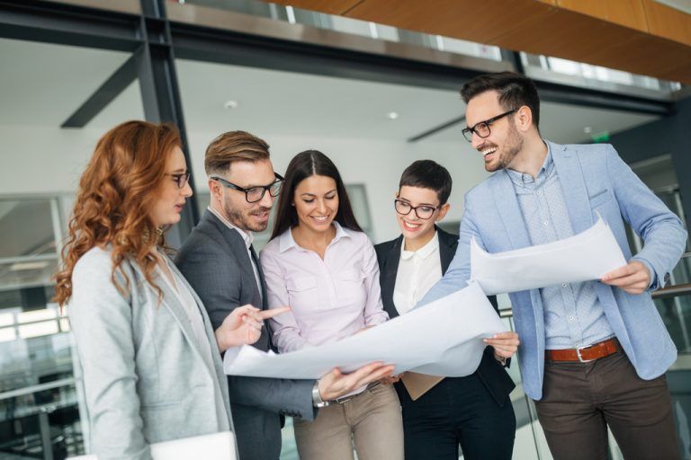 Wer im Job zurückhaltend agiert, hat einer Studie zufolge durchaus die Eigenschaften für eine Führungsposition.