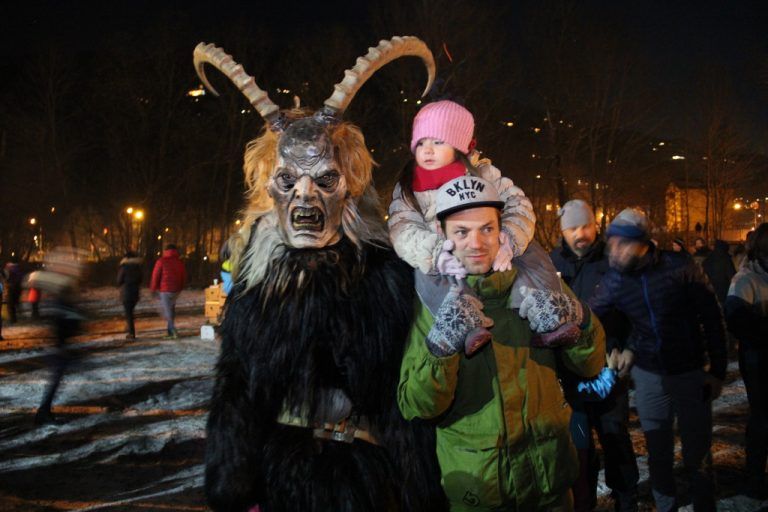 Krampusse trieben durch Tschaggunser Au - Vorarlberger Nachrichten | VN.at
