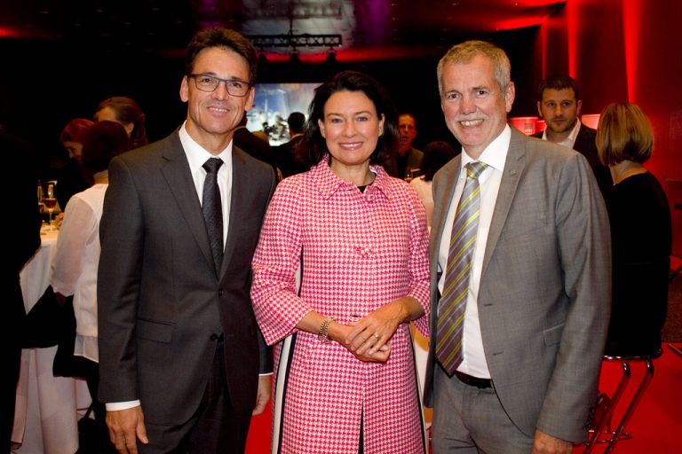 Wilfried Amann (Hypo), Moderatorin Angelika Böhler und Robert Sturn (VLV).