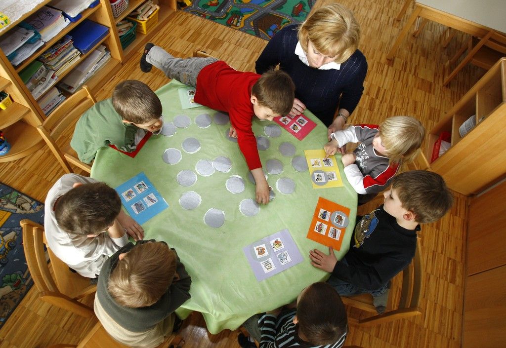 <p class="caption">Kindergärten sollen wieder mehr als erste Bildungseinrichtung verstanden werden, fordert die Initiative.<span class="media-container dcx_media_rtab" data-dcx_media_config="{}" data-dcx_media_type="rtab"> </span><span class="marker">APA</span></p>
