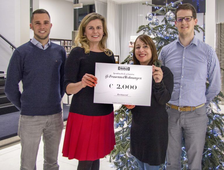 Wolford Im Zuge der alljährlichen Tombola-Aktion auf der Weihnachtsfeier konnten dank dem Engagement der Wolford-Mitarbeiter 2000 Euro gesammelt werden. Der Erlös geht an das Institut für Sozialdienste „FrauennotWohnung“.