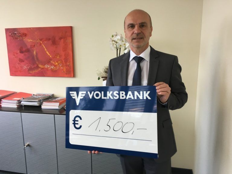 Zentralverband Spedition und Logistik  Willibald Nigsch, Regionalvorstand des Zentralverbandes Spedition & Logistik, und Niederlassungsleiter Wolfurt von Gebrüder Weiss, übergab in guter Tradition auch heuer eine Spende von 1500 Euro für die VN-Aktion „Ma hilft“. VN