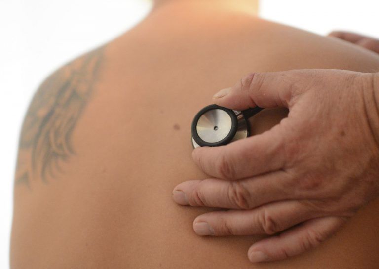 Zusätzliche Untersuchungstermine sind auch bei Hautärzten gefragt. Allerdings gilt immer, dass eine bestimmte Dringlichkeit gegeben sein muss. apa/fohringer