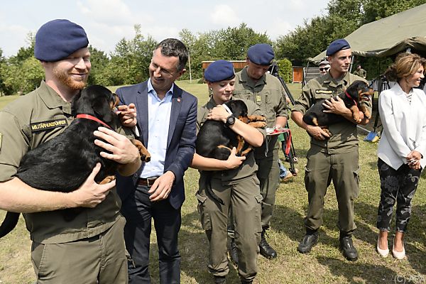 Verteidigungsminister Starlinger sieht Sicherheit gefährdet